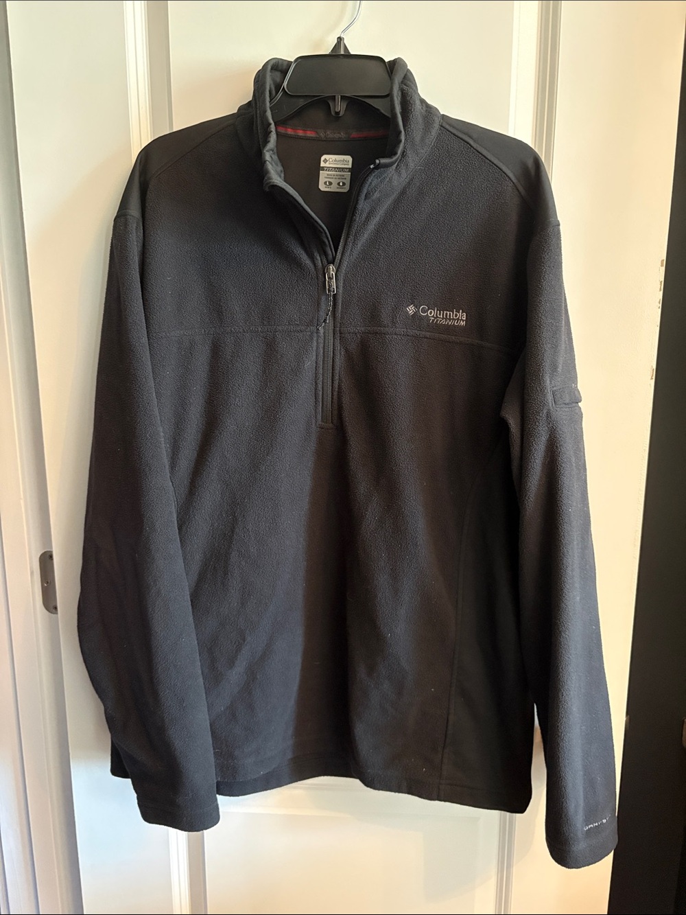 Columbia Men’s Black Titanium Lightweight Quarter-Zip Pullover
